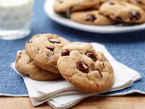 Classic Chocolate Chip Cookies, Simple Chocolate Chip Cookie Recipe, Classic Cookies Recipes, Chocolate Chip Cookies Recipe, Easy Chocolate Chip Cookies, Classic Cookies, Perfect Cookie, Easy Cookie Recipes, Chewy Cookie