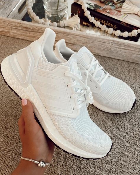 Adidas White Shoes, White Athletic Shoes, Tennis Shoes Outfit, Trendy Shoes Sneakers, Preppy Shoes, White Tennis Shoes, Dr Shoes, Adidas Shoes Women, Womens Tennis Shoes