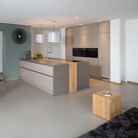 75 Beautiful Kitchen with Concrete Floors Ideas & Designs - June 2023 | Houzz AU Concrete Floors Ideas, Kitchen With Concrete Floors, Concrete Floors Kitchen, Grey Splashback, Light Oak Cabinets, Howdens Kitchen, Floors Ideas, Kitchen Work Triangle, Green Backsplash