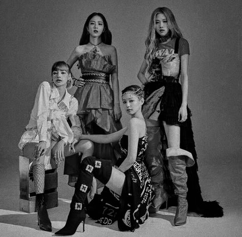 Blackpink Dark Aesthetic, Blackpink Dark Icons, Blackpink Aesthetic, Entertainer Of The Year, Blackpink Memes, Dark Icons, Best Kpop, Park Chaeyoung, Korean Street Fashion