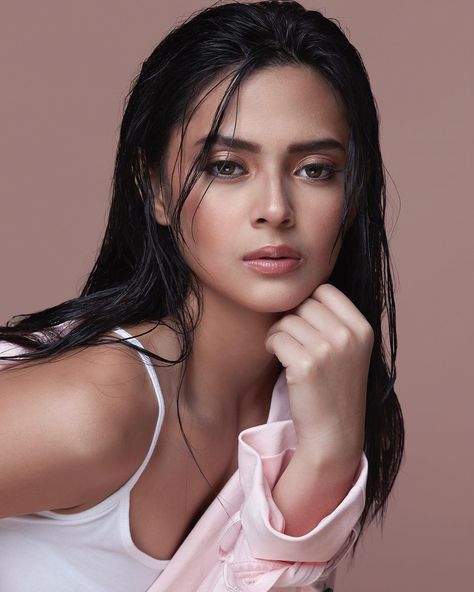 Bianca Umali Bianca Umali, Ideal Girl, Liza Soberano, Celebrity Portraits, Beauty Inspiration, Beauty Secrets, Beauty Routines, Beauty Skin, Asian Beauty