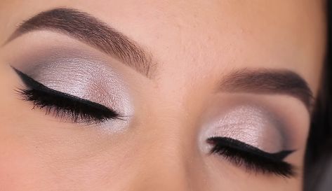 White And Grey Eyeshadow, Cool Toned Eyeshadow Looks, Cool Toned Eyeshadow, Cool Toned Makeup, Grey Eye Makeup, Xmas Makeup, Grey Eyeshadow, Bright Winter, Winter Makeup