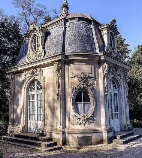 Cascading Plants, Chicago Water Tower, Hohenzollern Castle, Victorian Renovation, Timber Staircase, Milan Cathedral, Georgian Townhouse, Victorian Townhouse, Paris Architecture