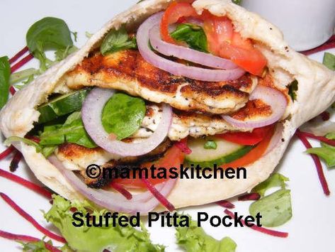 Pitta Lunch Ideas, Easy Pita Pocket Recipes, Pitta Bread Fillings, Pitta Bread Fillings Vegetarian, Chickpea Pita Pocket, Stuff Pita Pocket, Green Mango Chutney, Bread Pockets, Chickpea Masala