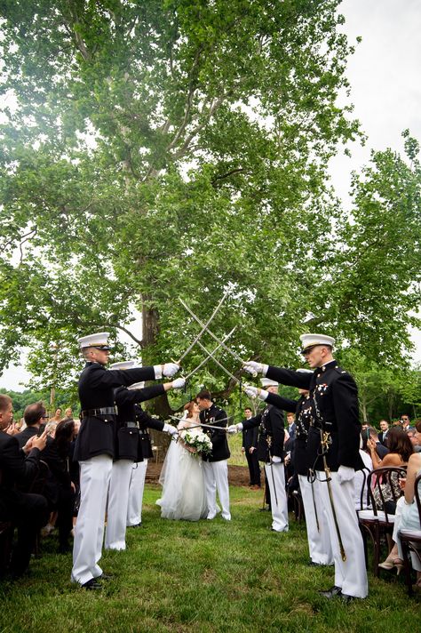 Navy Seal Wedding, Marine Officer Wedding, Coast Guard Wedding Ideas, Marine Corp Wedding, Marines Wedding, Marine Wedding Photos, Military Ball Pictures Marines, Marine Corps Officer, Marine Corps Wedding