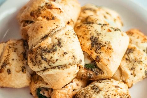 Pesto Chicken Roll Ups, Pesto Crescent Rolls, Chicken On The Stove, Pillsbury Crescent Recipes, Chicken Croissant, Chicken Pesto Sandwich, Chicken Crescent Rolls, Chicken Crescent, Croissant Roll