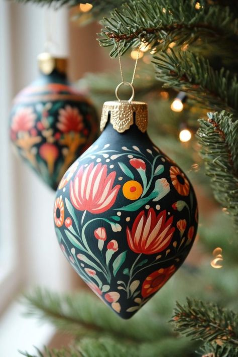 Make Christmas Tree Decorations, Diy Folk Art Christmas Ornaments, Handmade Xmas Gifts Ideas, Vintage Christmas Diy Crafts, Welsh Christmas Decorations, Craft Ideas Painting, Christmas Ornament Aesthetic, Handpainted Ornament Wood, Handmade Xmas Decorations