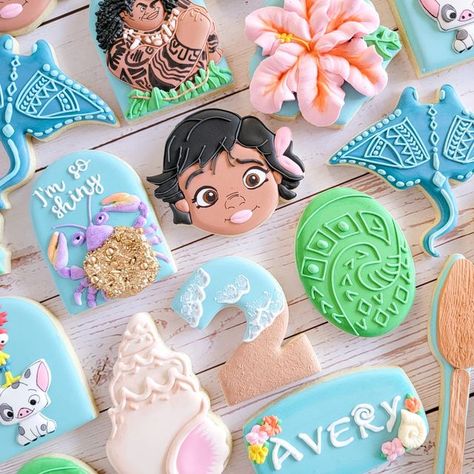 Moana Cakesicles, Moana Sugar Cookies Decorated, Moana Decorated Cookies, Moana Sugar Cookies, Moana Cookies Decorated, Moana Birthday Cookies Decorated, Moana Royal Icing Cookies, Laua Theme Cookies, Moana Cookies