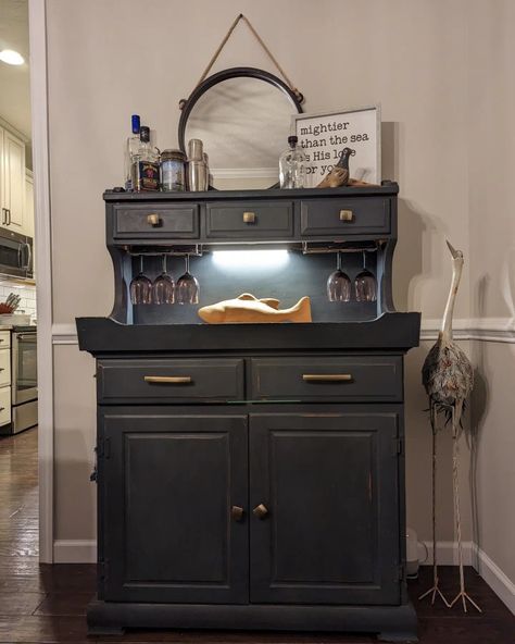 Dry sink makeover - home bar Painted Dry Sink, Refinished Dry Sink, Dry Sink Decor Ideas, Dry Sink Makeover, Sink Makeover, Repainted Furniture, Furniture Makeover Inspiration, Repainting Furniture, Sink Decor