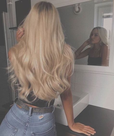 Revamp Your Look with Stunning Hair Color Ideas Blonde Hair Inspiration, Blonde Hair Looks, Brown Blonde Hair, Long Blonde, Long Blonde Hair, Hair Inspo Color, Grunge Hair, Aesthetic Hair, Blonde Hair Color