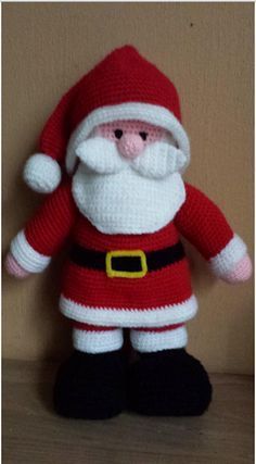 Gratis (nederlands) haakpatroon kerstman. Troetels en zo: Patroon kerstman Crocheted Santa, Christmas Knitting Patterns Free, Christmas Crochet Patterns Free, Crochet Santa, Crochet Xmas, Crochet Christmas Decorations, Booties Crochet, Christmas Knitting Patterns, Crochet Amigurumi Free