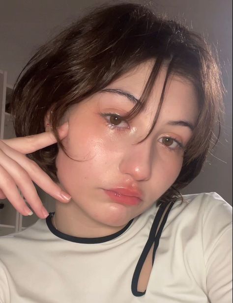 Crying make up from tik tok, crying make up look , crying girl, short hair with bangs white top Cry Makeup Look, Crying Makeup, Crying Blood, Daytime Makeup, Makeup Tuts, Makeup Asian, Makeup Idea, Photoshoot Makeup, Face Aesthetic