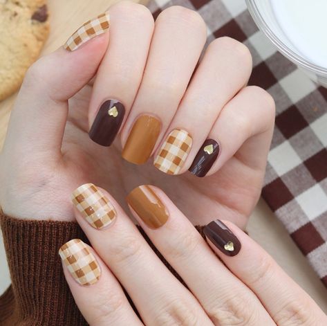 Brandy brown gel nail strips 20 nail art Gel nails Thanksgiving nails Nail art designs Basic nails Nails Thanksgiving designs Thanksgiving Nails Easy, Melanin Nails, Nail Therapy, Nail 2023, Fall Acrylic, Thanksgiving Nail Designs, Thanksgiving Nail, Gel Nail Strips, Plaid Nails