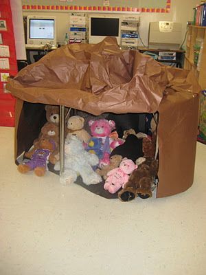 during unit on bears {kindergarten} have your students bring in their teddy bears to "hibernate" in the cave all week. precious. Bear Hunt Dramatic Play, Were Going On A Bear Hunt Activities, Bear Kindergarten, Preschool Hibernation, Hibernation Preschool, Hibernating Animals, Bears Preschool, Animals In Winter, Kwl Chart