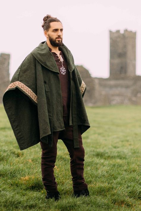 Folklore era male outfit
Green folk cape
Handwoven Pagan Jacket Traditional Irish Clothing Men, Celtic Fashion Men, Celtic Style Clothes, Celtic Outfit Male, Viking Clothing Male, Druid Aesthetic Clothing, Folklore Aesthetic Outfits, Shepherd Character, Traditional Irish Clothing