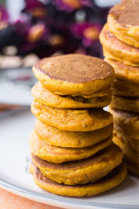 Baby Pancakes Recipe Baby Pumpkin Pancakes, Baby Pancakes Recipe, Blw Foods, Healthy Pancake Recipes Easy, Kid Breakfast, Freeze Leftovers, Pumpkin Pancakes Easy, Pregnancy Meals, Pumpkin Pancake