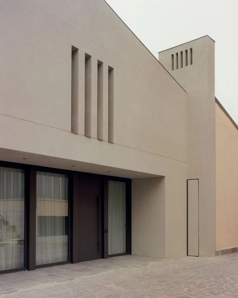 Casa SM by Form_A reinterprets its historical Italian surroundings Minimal Facade, Tuscan Farmhouse, 2022 Picture, Angled Ceilings, Italian Architecture, Urban Fabric, Building Facade, Minimalism Interior, Geometric Form