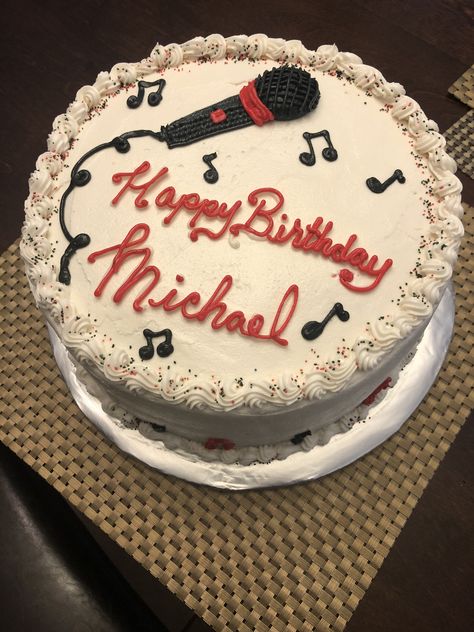 Microphone and musical notes decorated cake. Microphone Cake, Music Note Cake, Music Themed Cakes, Piano Cakes, Drop Cake, Music Cakes, 17 Birthday Cake, Music Cake, Candy Birthday Cakes