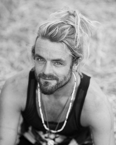 Xavier Rudd - singer-songwriter from Australia                                                                                                                                                     More Australian Aboriginals, Xavier Rudd, Beautiful Music, Music Love, Bearded Men, Beautiful Creatures, Singer Songwriter, Famous People, Beautiful People