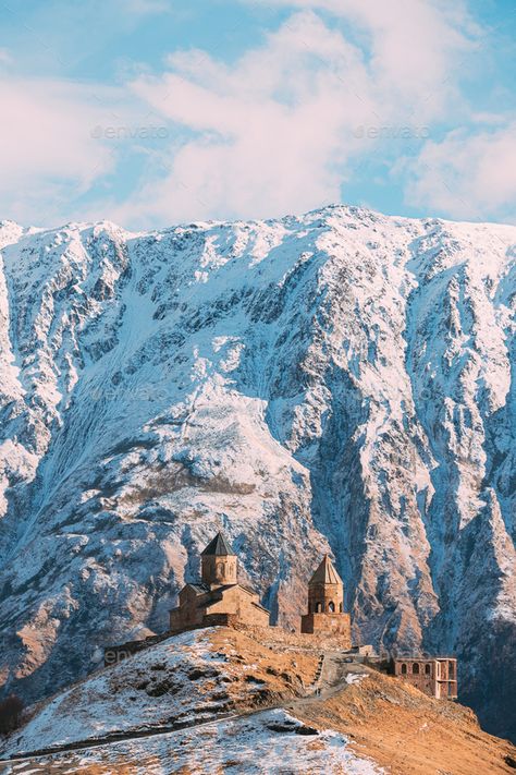 Stepantsminda Georgia, Winter In Georgia, Georgia Winter, Georgia Landscape, Mountains Aesthetic, South Ossetia, Sketches Pencil, Landscape Beautiful, Early Winter