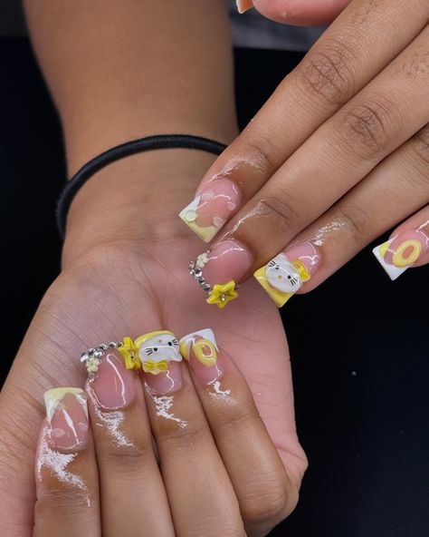 𝐇𝐞𝐥𝐥𝐨 𝐊𝐢𝐭𝐭𝐲 𝐉𝐮𝐧𝐤 𝐒𝐞𝐭 ⭐️💛 ~ ~ ~ ~ 𝐇𝐚𝐬𝐡𝐭𝐚𝐠𝐬 #explore #explorepage #shortnails #mediumnails #longnails #frenchtips #ducknails #demure #coquette #whitenails #nails #nailsnailsnails #nailinspo #nailtech #nailaddict #nailjunkie #birthdaynails #birthday #hellokitty #hellokittynails #yellownails Duck Nails, Hello Kitty Nails, Yellow Nails, Birthday Nails, Nail Tech, White Nails, Short Nails, Long Nails, Nail Ideas