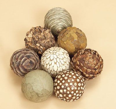 Dollar Store Crafts » Blog Archive » Make Decorative Balls on the Cheap Decorative Balls, Diy Bricolage, Vase Fillers, Dollar Store Crafts, Diy Projects To Try, Dollar Stores, Decorative Objects, Home Interior, Diy And Crafts