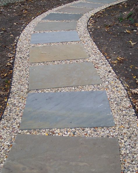 Stepping Stone Pathway, Garden Pathways, Stone Ideas, Pathway Landscaping, Outdoor Walkway, Gravel Patio, Front Walkway, Gravel Path, Garden Stepping Stones