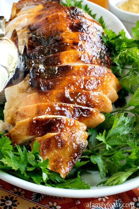 Apple Cider Turkey, Turkey Roasting Times, Pulled Turkey, Turkey Glaze Recipes, Glazed Turkey, Easy Turkey Recipes, Herb Turkey, Turkey Glaze, Easy Turkey