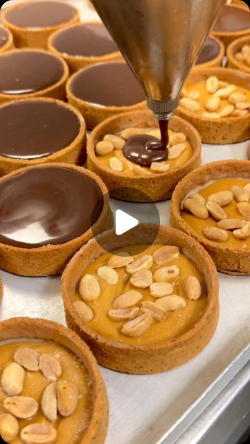 Calderon Chocolatier Pâtissier on Instagram: "Tartelette Chocolat Caramel  Laissez-vous séduire par notre irrésistible tartelette chocolat caramel qui allie une chantilly au chocolat au lait, un caramel fondant, des cacahuètes croquantes et une pâte sablée parfaitement dorée. Chaque bouchée est un véritable moment de plaisir régressif qui ravira vos papilles.  Disponible dès maintenant en boutique et sur notre internet.   #caramel #chocolat #patissier  #calderonsaintraphael #patisseriesaintraphael #foodphotography #pâtisserie #chocolate #toffe #fudge #chocolatelover #creationpatisserie  #foodstagram #calderonchocolatier #calderonpatissier #pastry #frenchpastry #saintraphael" June 19, Fudge, Fondant, Caramel, Boutique, On Instagram