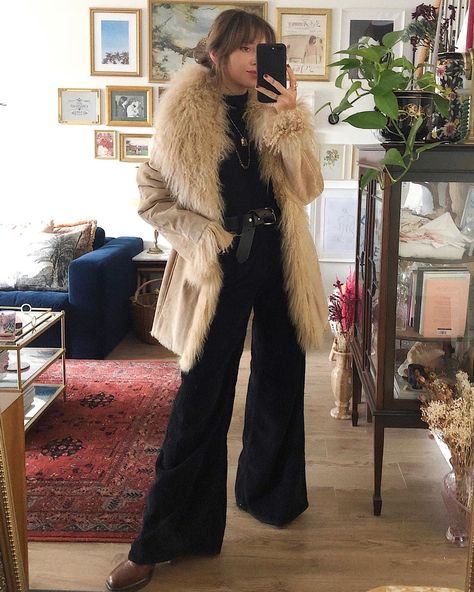 Penny Lane Coat Aesthetic, Penny Lane Coat Outfit Aesthetic, Penny Lane Almost Famous Outfits, Penny Lane Jacket Outfit, Penny Lane Style, Afghan Jacket Outfit, 70s Fur Coat Outfit, London Aesthetic Outfits Winter, Penny Lane Jacket