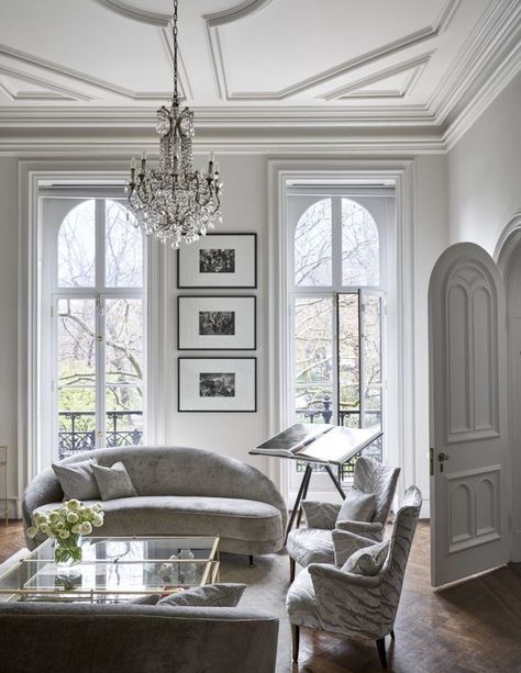 Parisian Living Room, New York Townhouse, Townhouse Interior, Living Room Decor Gray, Classic Home Decor, French Home Decor, Chic Living Room, Elegant Living Room, Kelly Wearstler