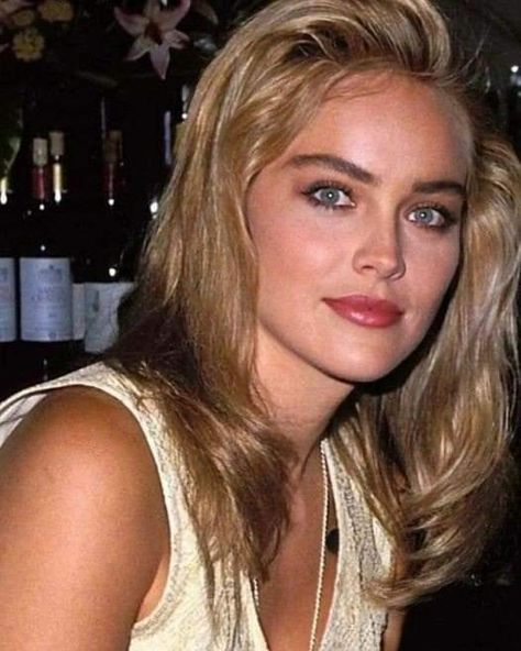 Sharon Stone Makeup, Sharon Stone 90s, Sharon Stone Young, Classy And Fab, Lady Aesthetic, Cleaning Lady, Sharon Stone, Actrices Hollywood, Model Face