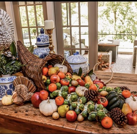 Modern Cornucopia with fruits and vegetables spilling out as a Thanksgiving Table decor centerpiece idea Holiday Entryway Decor, Cornucopia Centerpiece, Thanksgiving Table Decor Ideas, Butternut Squash Bisque, Spode Woodland, Welcome November, Thanksgiving Week, Fall Dinner Party, Thanksgiving Table Decor