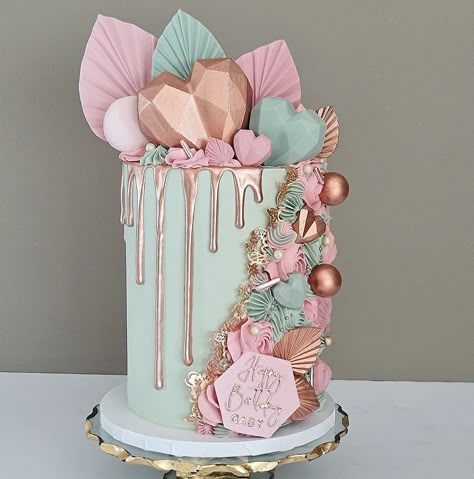 Rose Gold Themed Cake, Luxury Cakes Birthday For Women, Birthday Cake Rose Gold, 30th Birthday Cake For Women, Birthday Cake For Women Elegant, 13th Birthday Cake, Birthday Cake Roses, Floral Cake Design, Modern Birthday Cakes