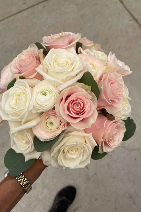 White and pink rose bouquet with ranunculus White And Pink Rose Bouquet, Bouquet With Ranunculus, Ranunculus Bouquet, White And Pink Roses, Pink Rose Bouquet, Wedding 2024, Bouquet Wedding, Flower Bouquet Wedding, Ranunculus