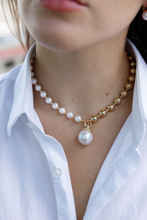 Pearl necklace .Half pearls half gold bead. Large pearl pendant . Also removable. 16 inch . Large Pearl Pendant, Pearl Fashion Jewelry, Pearl Necklace Designs Unique, Making Beaded Jewelry, Pearl And Gold Necklace, Diy Beaded Jewelry, Pearl Gold Necklace, Diy Pearl Necklace, Jewelry Pearl Necklace