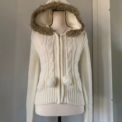 Fur Zip Up Jacket Outfit, Pom Pom Jackets, Fur Outfit, Easy Diy Clothes, Fur Hood Jacket, Fur Sweater, Crochet Things, Sweater Fits, Diva Fashion