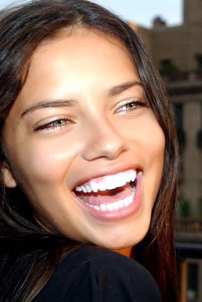 Natural Look Adriana Lima Without Makeup, Adriana Lima Eyes, Adriana Lima Face, Adriana Lima Makeup, Adrina Lima, Adriana Lima Young, Sherilyn Fenn, Anime Girlies, Beauty Therapy