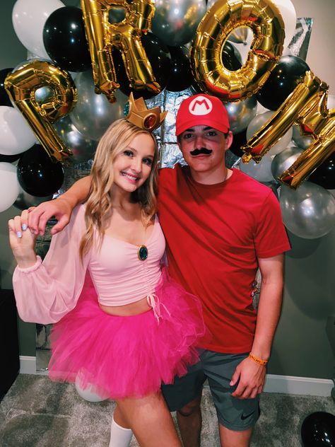 Couples Customes Ideas, Cute And Simple Couple Halloween Costumes, Pink Couple Costume, Mario Couples Costumes, Cute Matching Couple Costumes, Couple Last Minute Halloween Costumes, Cute Cupple Costumes, Mario And Princess Peach Costume Couple, Cartoon Couple Costumes Halloween