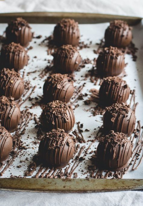 Chocolate Covered Espresso Beans, Mocha Cake, Cake Ball, Cake Mixture, Almond Bark, Cake Balls, Balls Recipe, Brownie Cookies, Chocolate Truffles