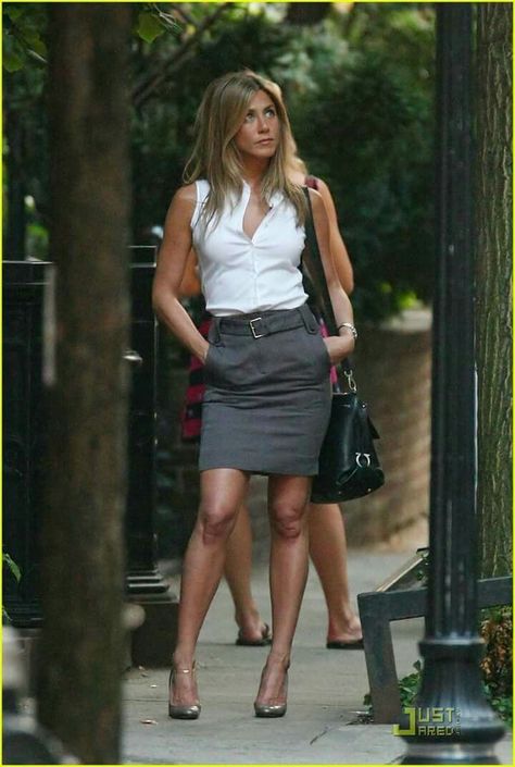 Jennifer Aniston 90s, Jennifer Anniston Style, Estilo Rachel Green, Jennifer Aniston Legs, Jeniffer Aniston, Rachel Green Outfits, Motivasi Diet, Jennifer Aniston Hot, Jennifer Aniston Style