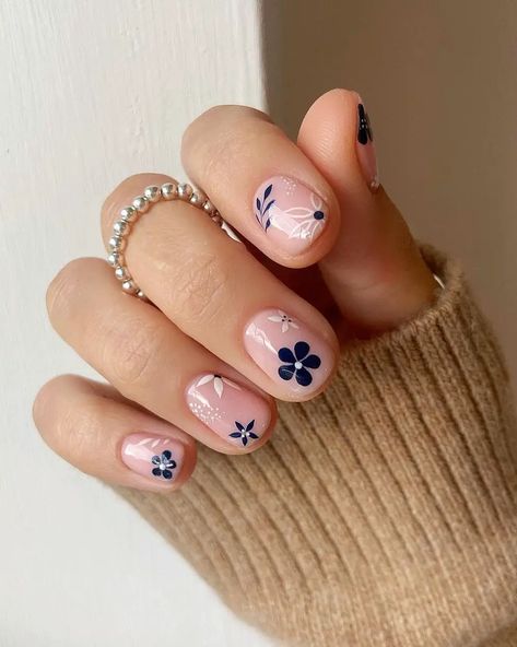 Milky Nails, Spring Acrylic Nails, Lavender Nails, Daisy Nails, Flower Nail Designs, Short Nail Designs, Girls Nails, Nail Designs Spring, Floral Nails