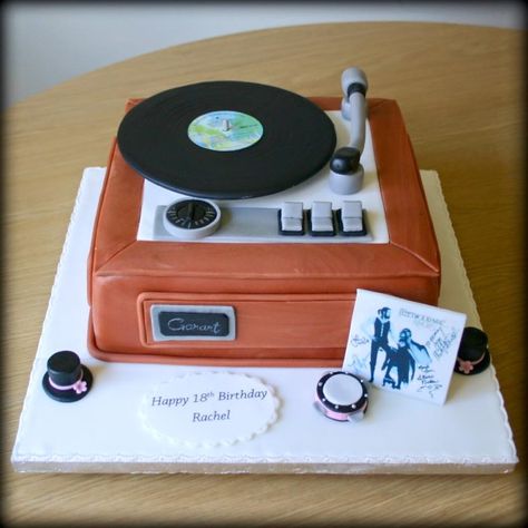 Stevie Nicks Birthday, Old Fashioned Record Player, Mac Cake, Disco Cake, 70s Disco Party, 21st Cake, Stevie Nicks Fleetwood Mac, Cheese Party, Birthday Cakes For Men