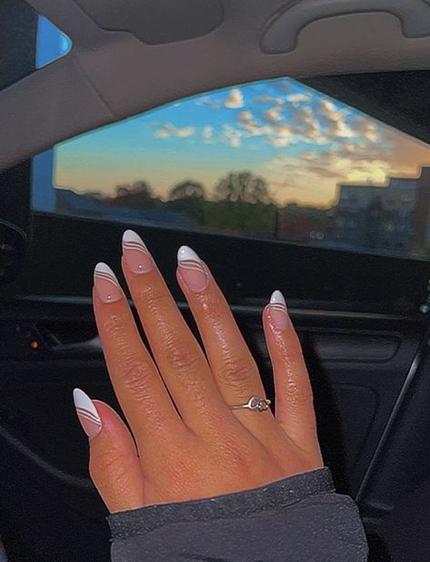 Oval Shaped French Tips, Almond Nails Designs White Tip, White Design French Tip Nails, French Nails Ideas Almond Shape, Nails For Graduation Almond, French Nail Designs Oval Shape, Prom Nails Oval Shape, Almond Fresh Tip Nails, White Tip Nails With Design Almond