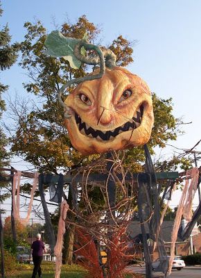 vintage palette art: Scott Smith's Amazing Pumpkin/Gourd Head Scarecrows........... Rucus Studio, Scott Smith, Paper Mache Pumpkins, The Legend Of Sleepy Hollow, Halloween Outside, Spooky Things, Halloween Craft Projects, Halloween Folk Art, Halloween Figures