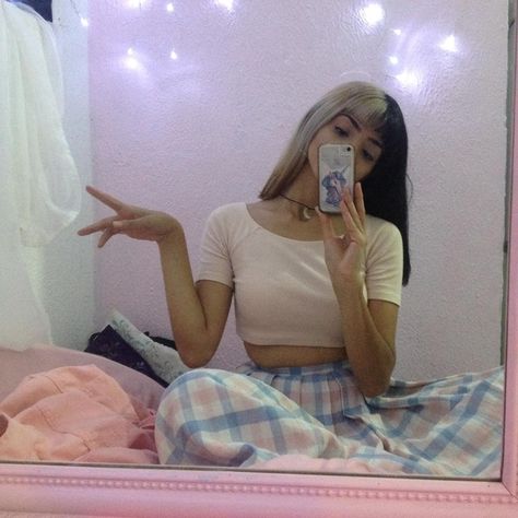 Melanie Martinez Mirror Selfie, Melanie Martinez Selfie, Melody Martinez, Melanie Martinez Concert, Melanie Martinez Photography, She's So Pretty, Beautiful Angel, Pink Lotus, Photos Ideas