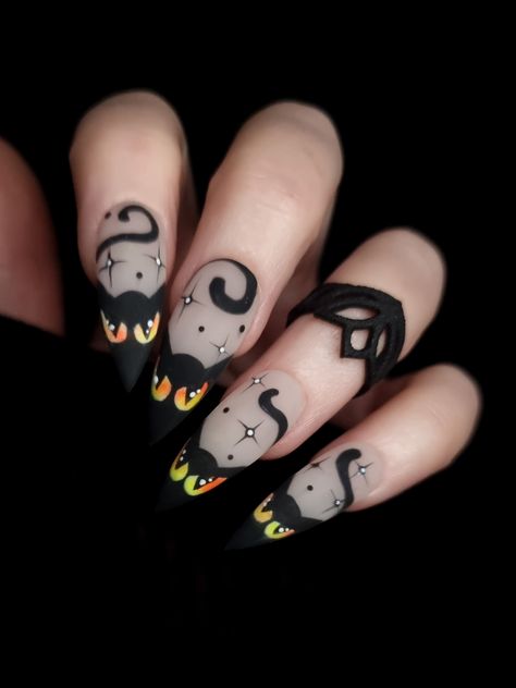 🐾🎃 Get ready to cast some spells with this purr-fect Halloween nail inspo! Featuring a sleek black cat design, these nails are ideal for anyone embracing their inner witch this spooky season. Whether you’re feeling a little mysterious or just love a feline touch, these nails will have you looking wickedly chic all October long! 🖤✨ September Nails Art, Nail Art Halloween, Holloween Nails, Witch Nails, Cute Halloween Nails, October Nails, Cat Nails, Halloween Nail Designs, Halloween Nail