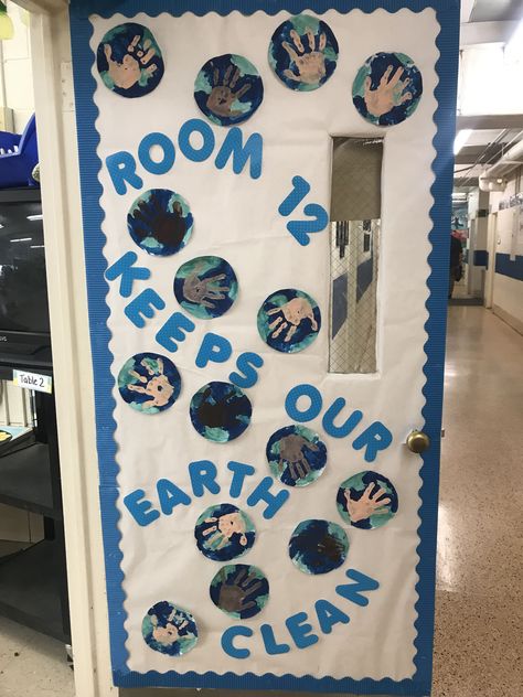 Kindergarten classroom door idea Earth Day Door Decorations Classroom, Earth Day Classroom Door, Kindergarten Classroom Door, Earth Day Crafts, Kindergarten Ideas, Door Decorations Classroom, Classroom Door, Classroom Resources, Kindergarten Classroom