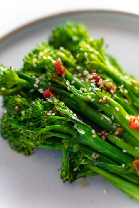 Chilli And Garlic Tenderstem Broccoli Stir Fry Long Stem Broccoli Recipes, Long Stem Broccoli Recipe, Tenderstem Broccoli Recipe, Stir Fried Broccoli, Side Vegetables, Asian Sides, Uni Meals, Easy Chilli, Garlic Broccoli