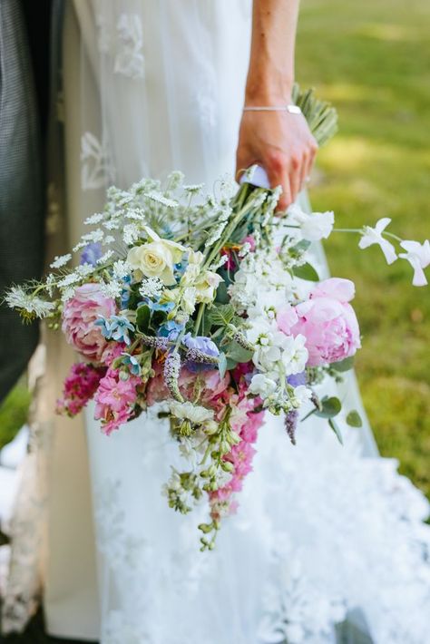 Wild Flower Wedding Bouquet, Wild Flower Wedding, English Country Garden Wedding, Country Garden Wedding, Garden Wedding Flowers, Country Wedding Flowers, English Country Weddings, Flower Wedding Bouquet, Country Bouquet